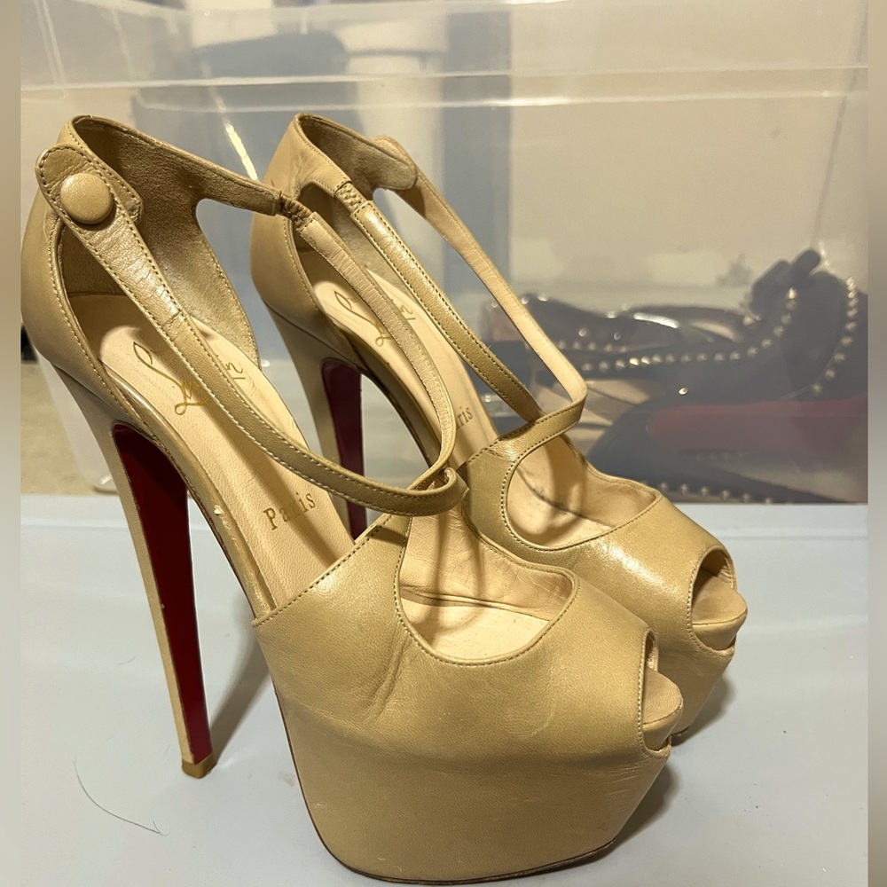 Christian Louboutin plataform heels